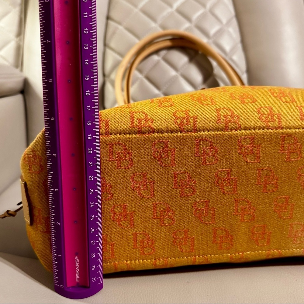*Spring Cleanout* Fun summertime Dooney & Bourke tote! - Picture 3 of 6